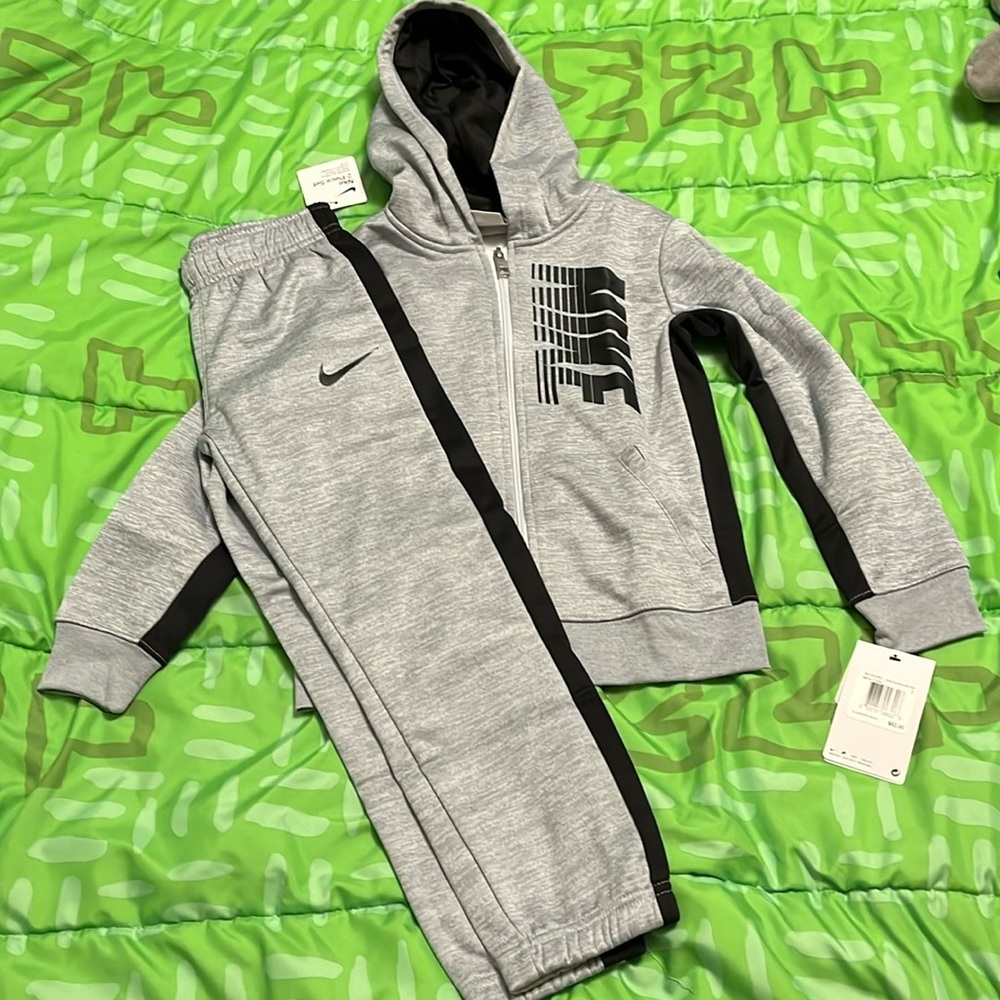 Nike boys sweatsuit. Size 7